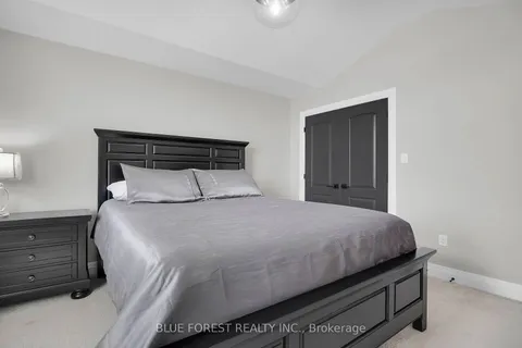 1056 Trailsway Avenue, London, ON N6K 4Z3