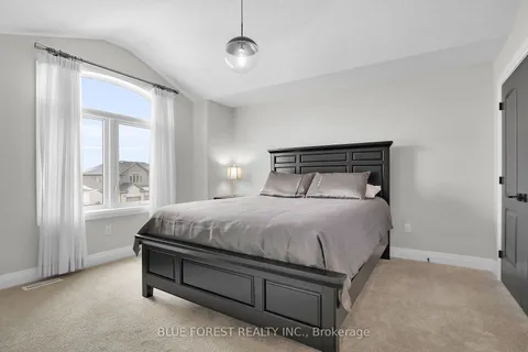 1056 Trailsway Avenue, London, ON N6K 4Z3