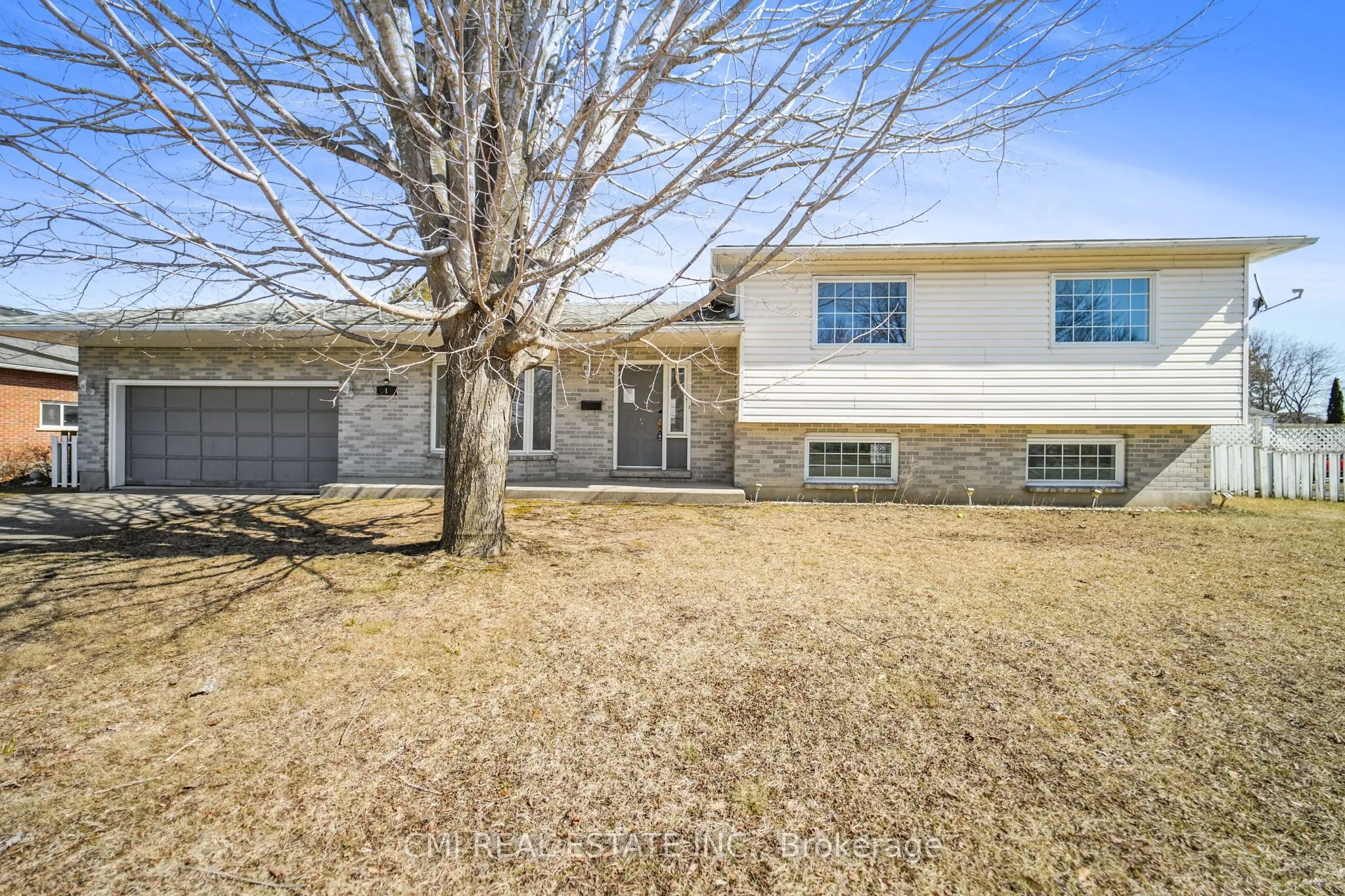 1 Scott Crescent, Perth, ON K7H 3J2