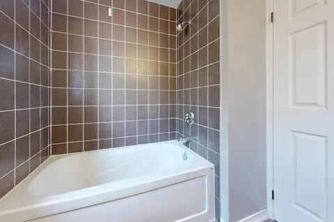20 Lambert Crescent, Brantford, ON N3T 0E5