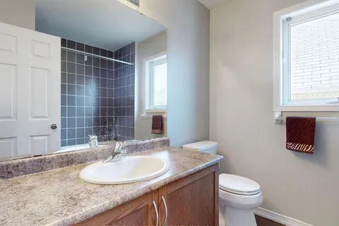 20 Lambert Crescent, Brantford, ON N3T 0E5