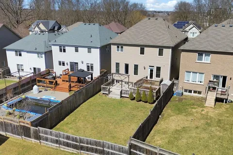 20 Lambert Crescent, Brantford, ON N3T 0E5
