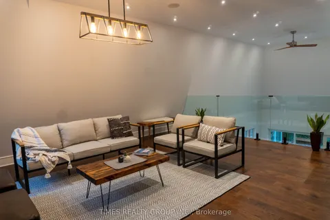 64 Ravina Crescent, Hamilton, ON L9G 2E7