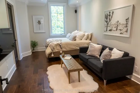 64 Ravina Crescent, Hamilton, ON L9G 2E7