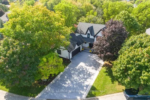 12 Scottdale Court, Pelham, ON L0S 1E3