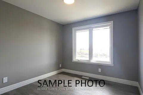 8 Parkland Circle, Quinte West, ON K8V 0R4