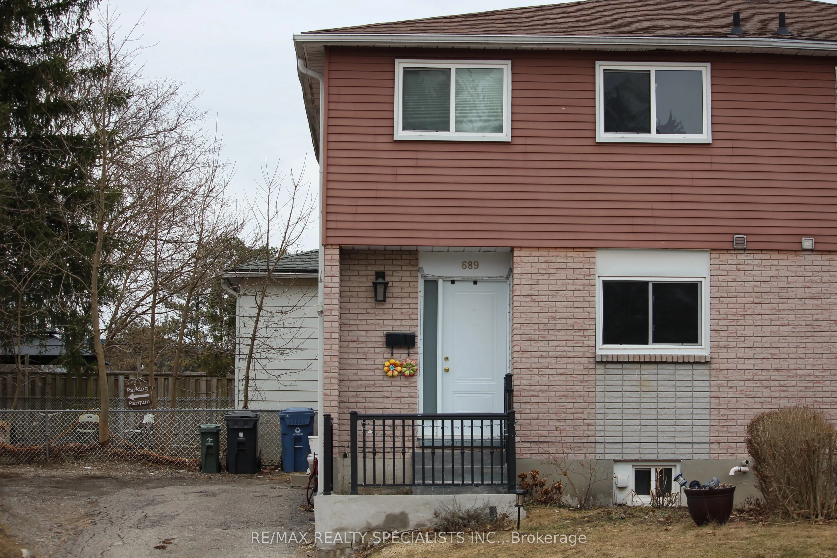 689 College Avenue, Guelph, ON N1G 2Y2