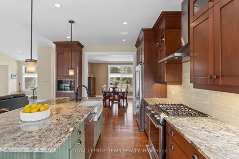 1095 ISLAND VIEW Drive, Manotick - Kars - Rideau Twp and Area, ON K4M 1J8