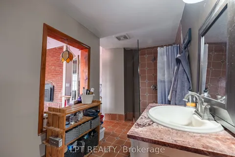 277 Brock Street, Gananoque, ON K7G 1K5