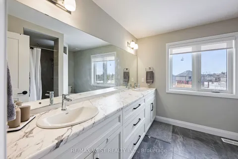 1 Grundy Crescent, East Luther Grand Valley, ON L9W 7S7