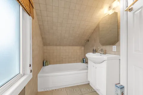 51 Pine Street, Thorold, ON L2V 3L5