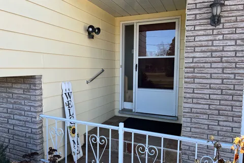 35 Clement Street, Addington Highlands, ON K0H 1P0