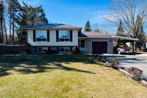 35 Clement Street, Addington Highlands, ON K0H 1P0