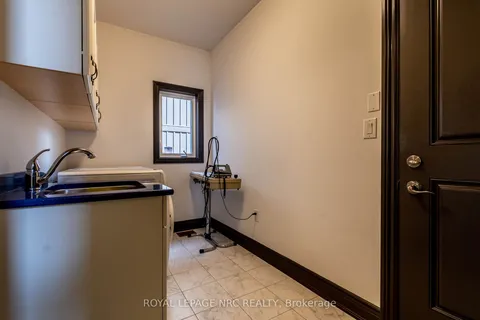 4807 Zimmerman Avenue, Niagara Falls, ON L2E 3N1