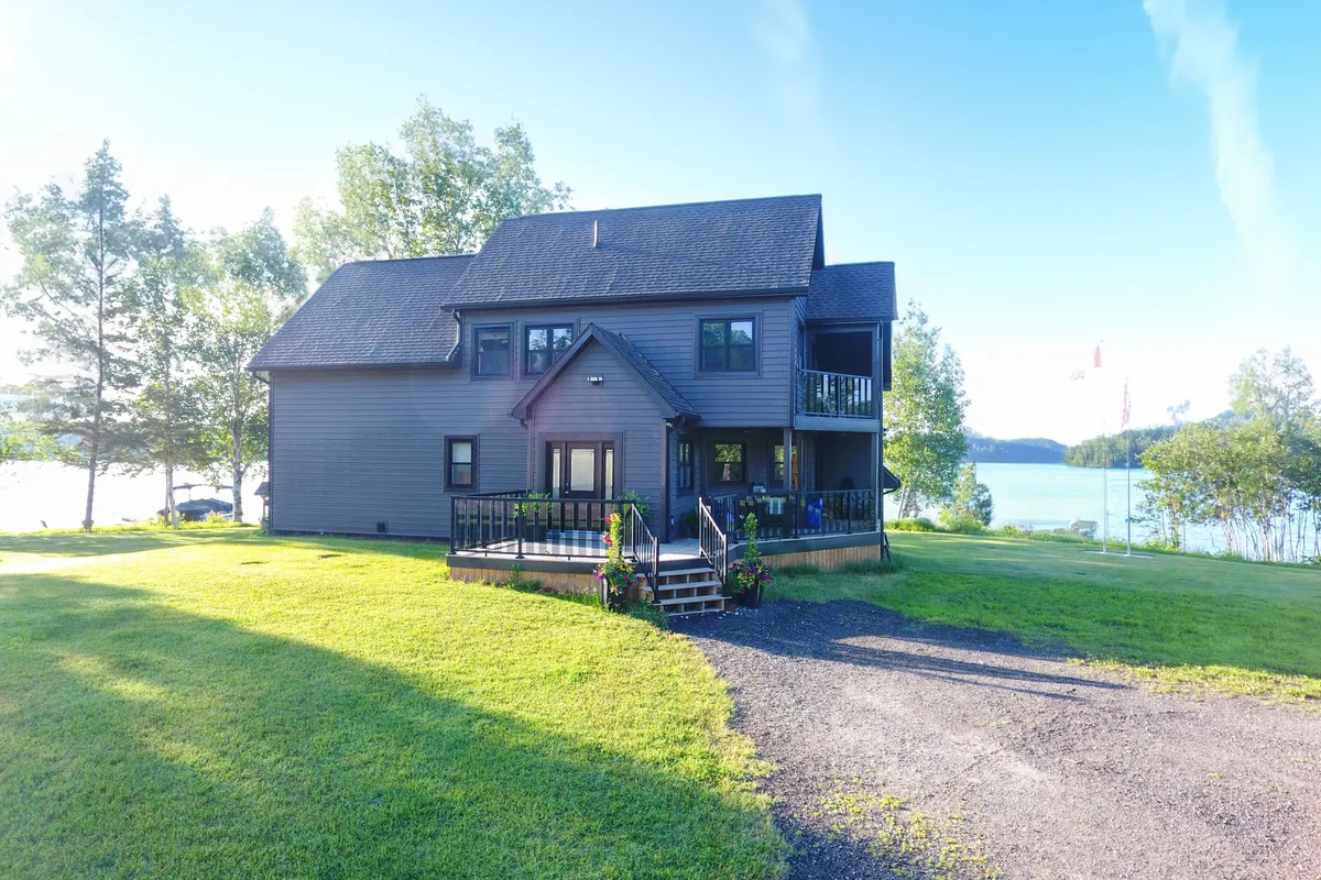 33 WHITE BEAR Court, Temagami, ON P0H 2H0