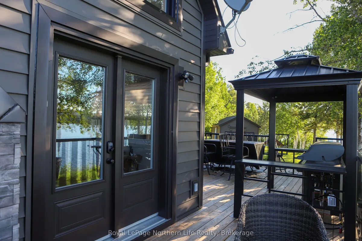 33 WHITE BEAR Court, Temagami, ON P0H 2H0