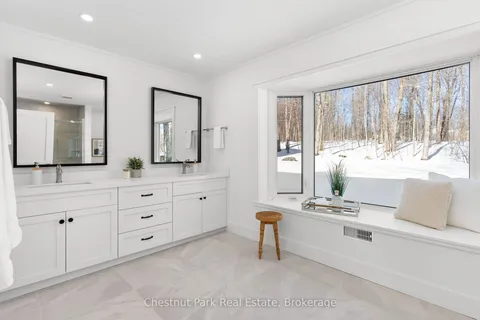 16 CLIFFORD Street, Seguin, ON P0C 1J0