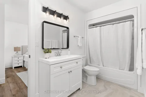 16 CLIFFORD Street, Seguin, ON P0C 1J0