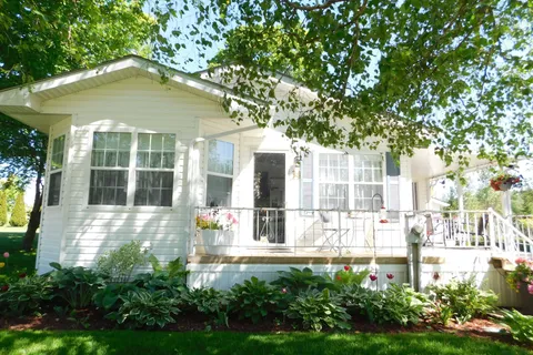 14 Grand Vista Drive, Wellington North, ON N0G 2L0