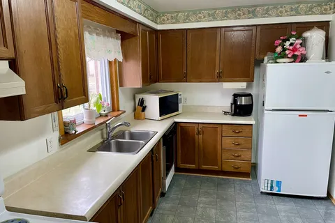 38 Adams Avenue, Tillsonburg, ON N4G 5B3