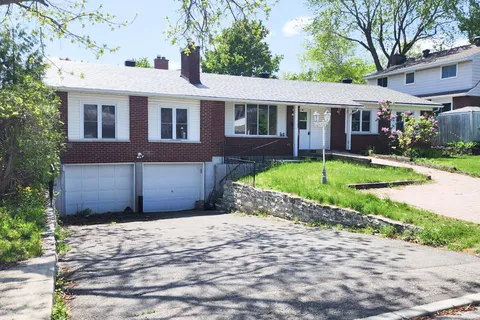 14 Roberta Crescent, Barrhaven, ON K2J 1G6