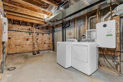 13 Bermondsey Way, Stittsville - Munster - Richmond, ON K2S 2Y7