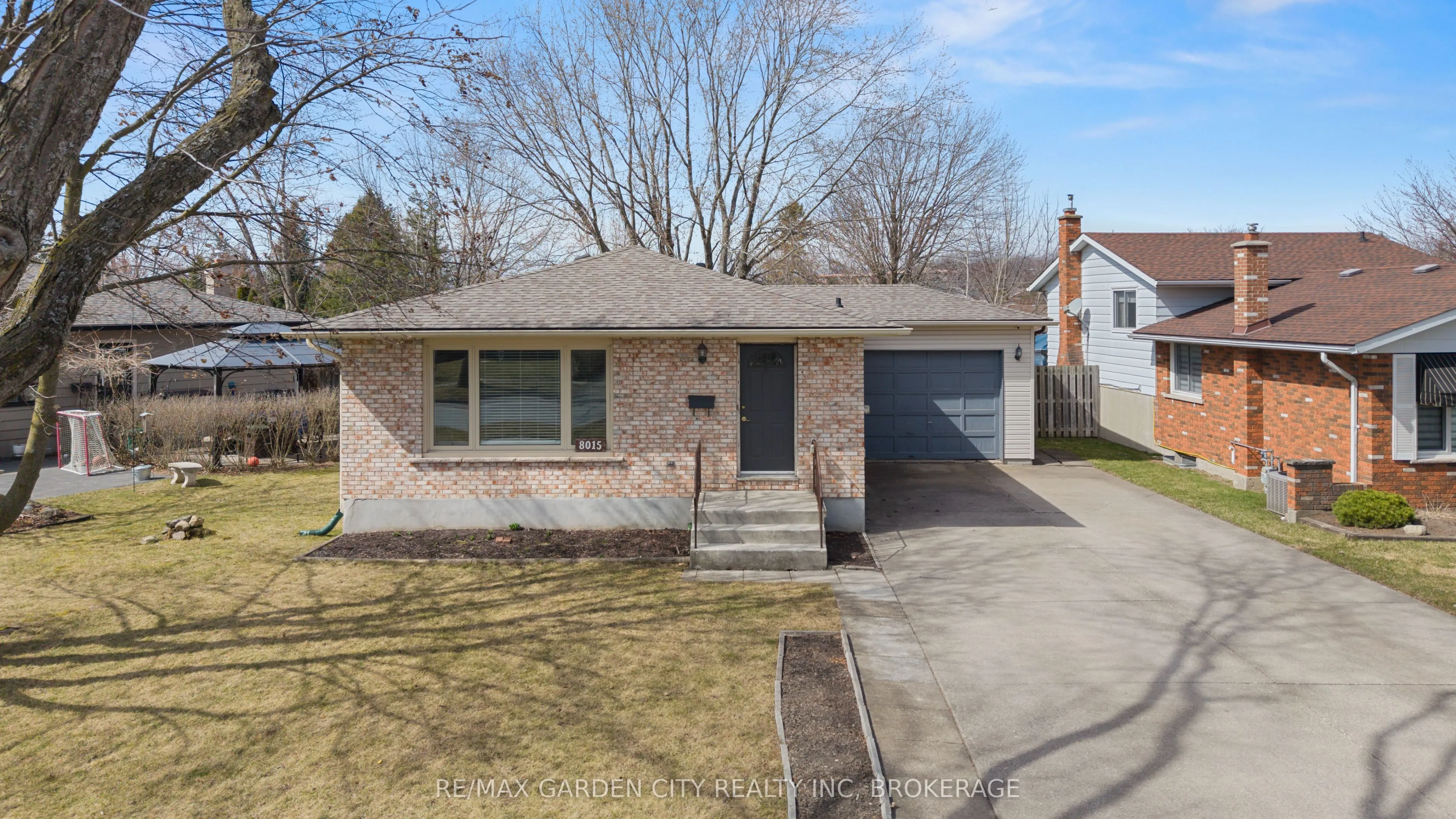 8015 Michael Street, Niagara Falls, ON L2H 2B6