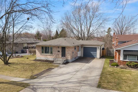 8015 Michael Street, Niagara Falls, ON L2H 2B6