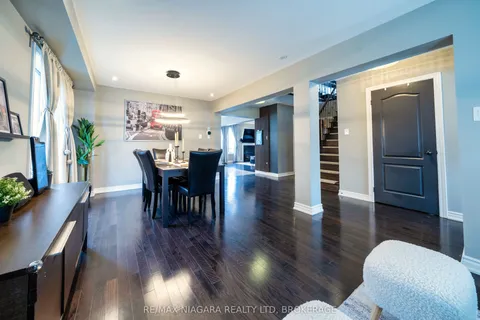 6427 Dilalla Crescent, Niagara Falls, ON L2H 0C9