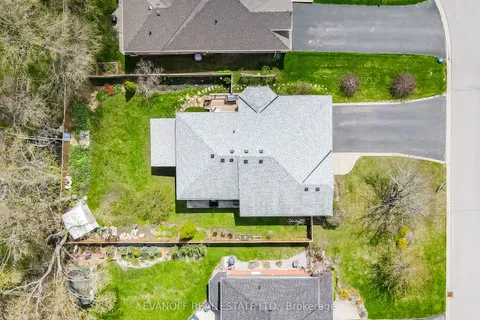 10 Wood Court, Kawartha Lakes, ON K9V 6J4