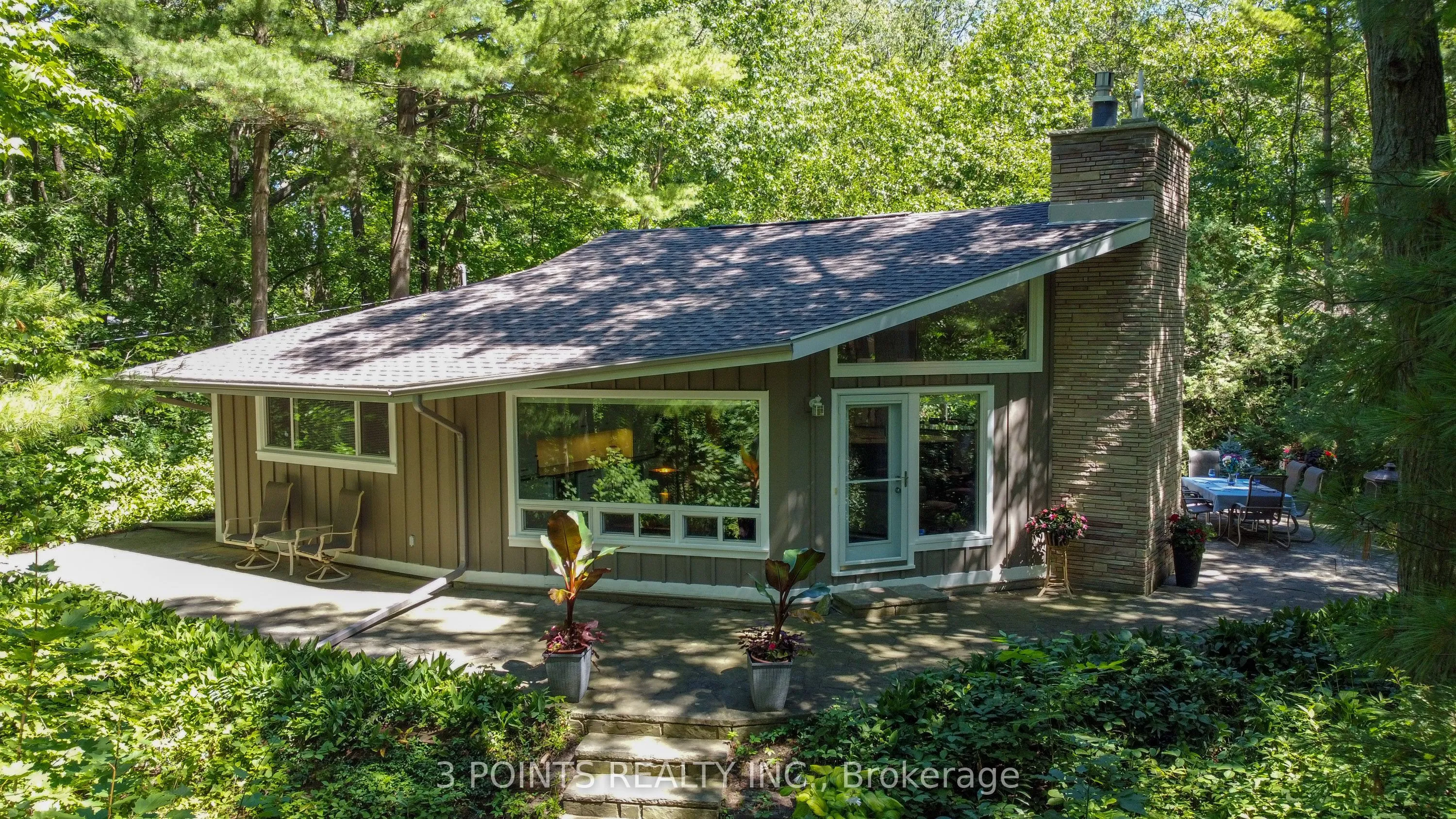4 FRANCES Crescent, South Huron, ON N0M 1T0