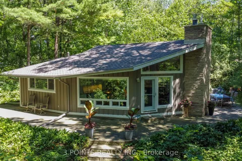 4 FRANCES Crescent, South Huron, ON N0M 1T0