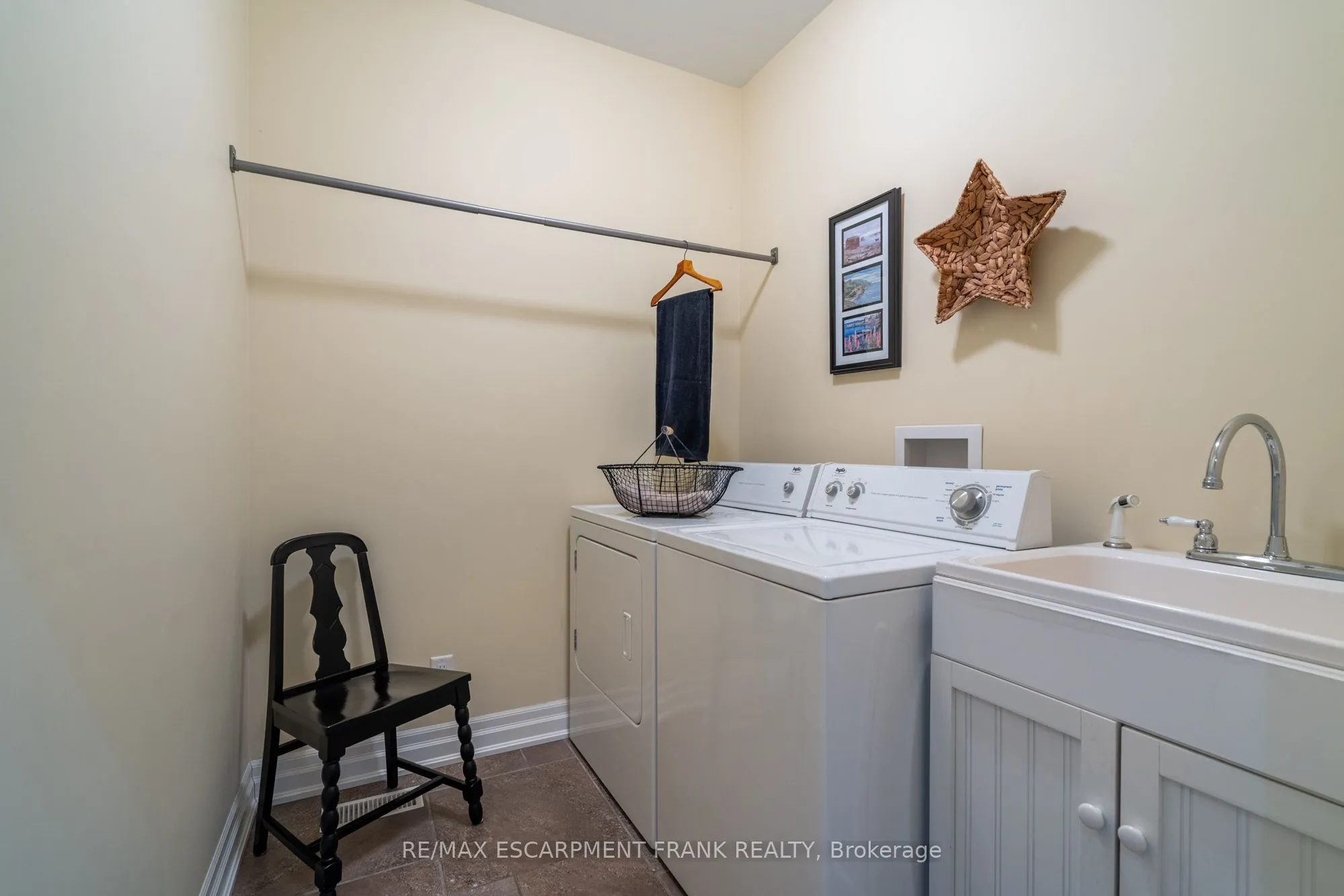 157 Terrence Park Drive, Hamilton, ON L9G 1C6