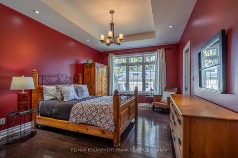 157 Terrence Park Drive, Hamilton, ON L9G 1C6