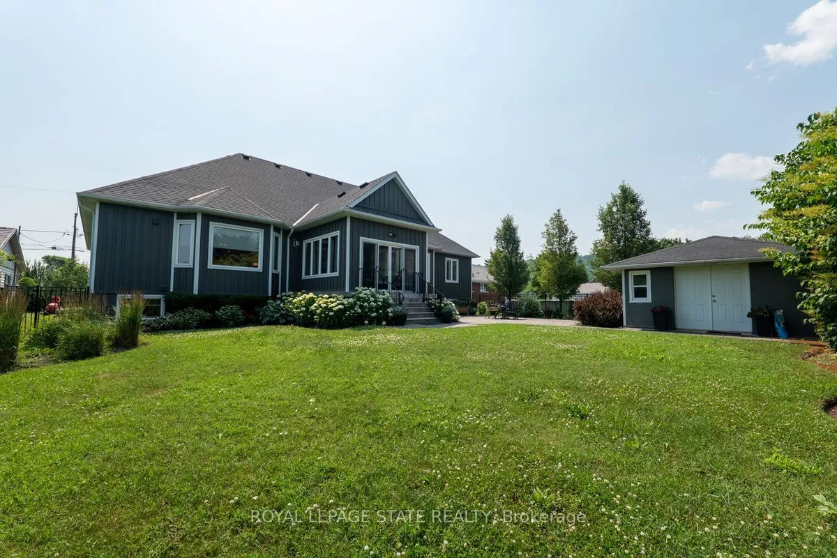 211 Lewis Road, Hamilton, ON L8E 5G7