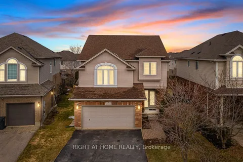 9 Peer Drive, Guelph, ON N1C 1G9