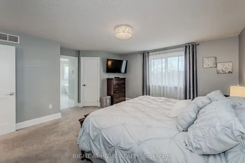 9 Peer Drive, Guelph, ON N1C 1G9
