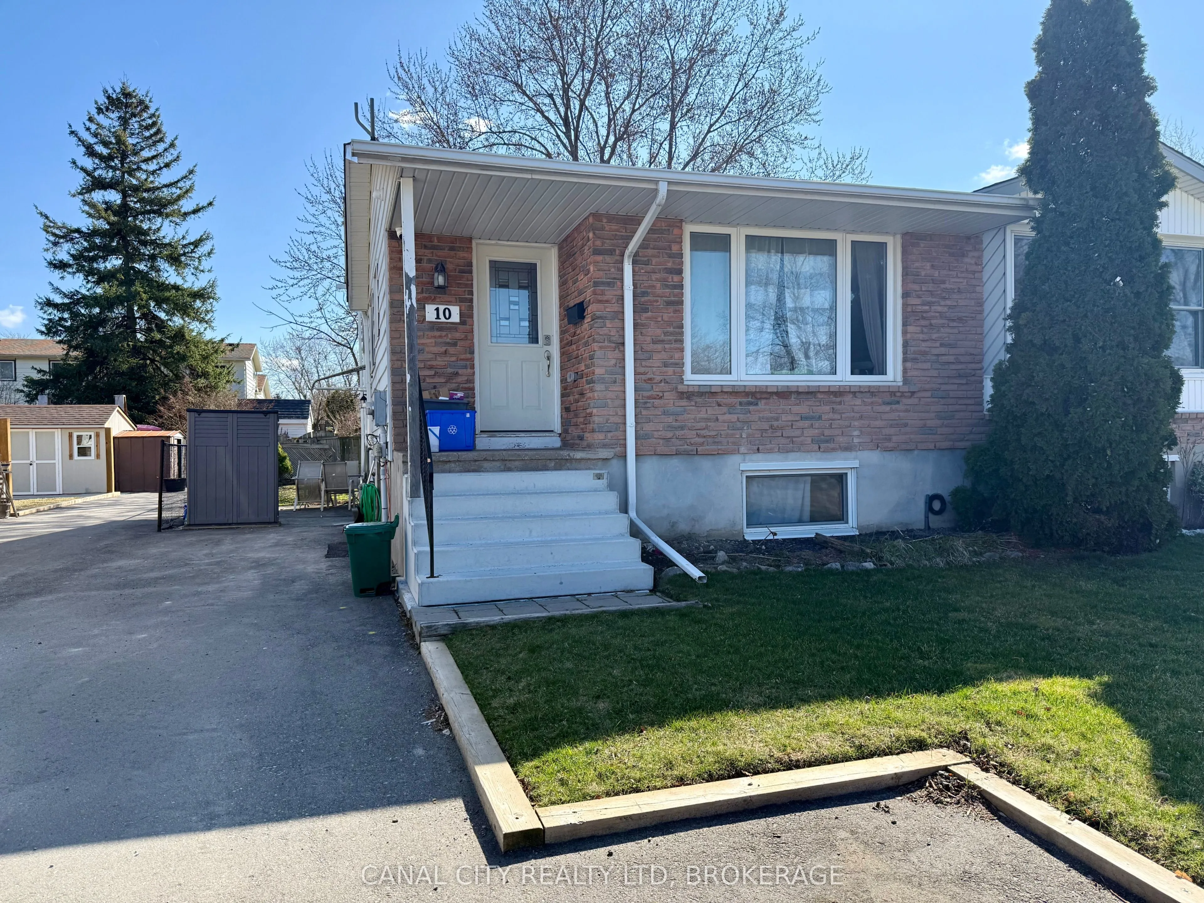 10 Baldwin Circle, Thorold, ON L2V 4H5