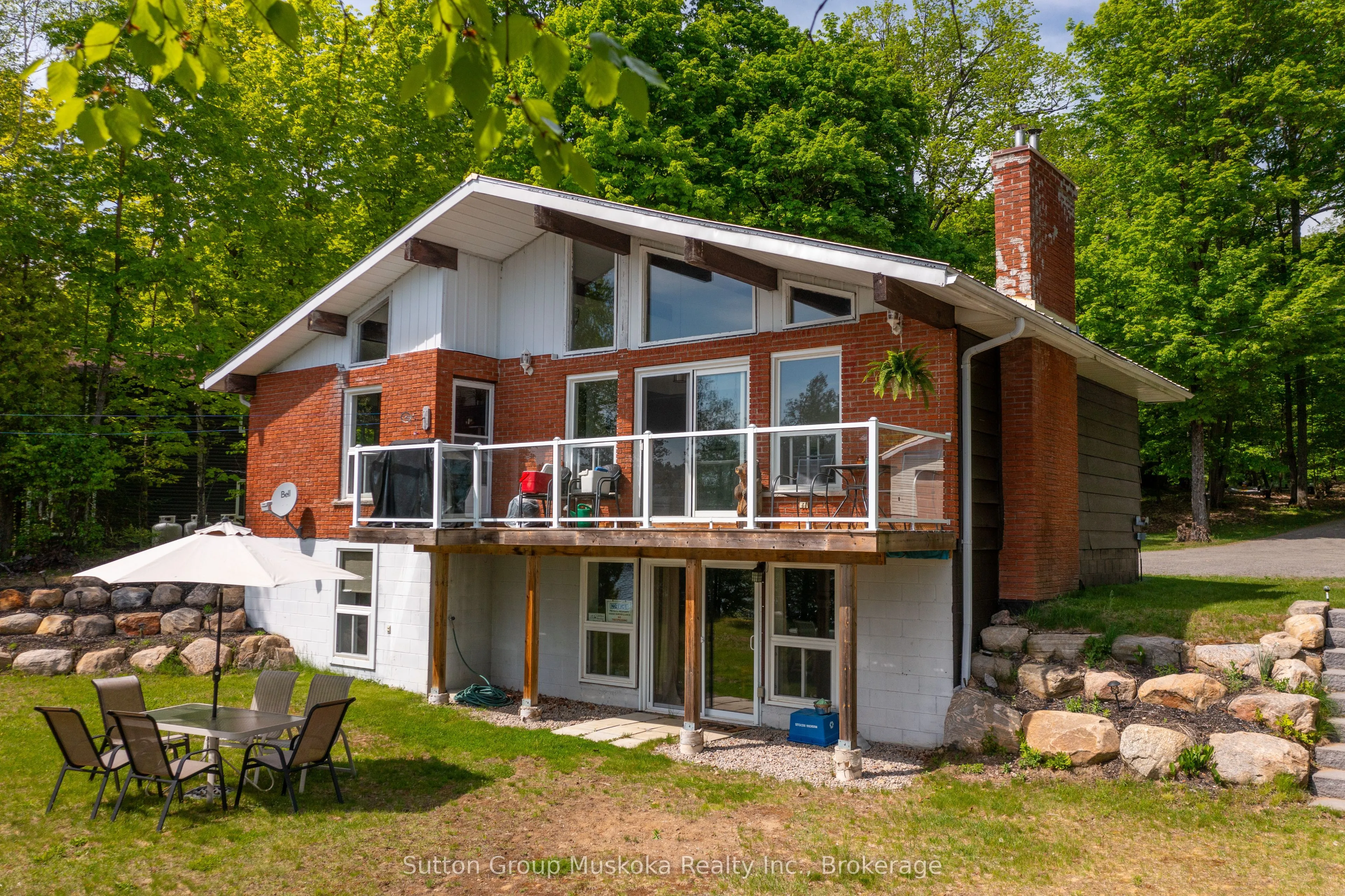562&568 East Waseosa Lake Rd Road, Huntsville, ON P1H 2J4