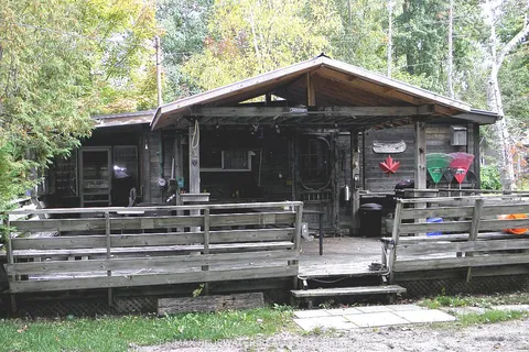 Detached 3 bedroom 1 bathroom at 6175 Hobbs Road in Lambton Shores - MLS# X12056333