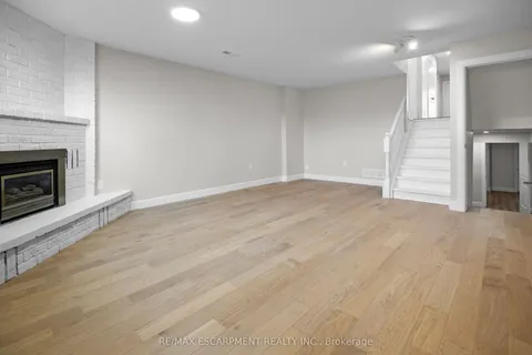 6 Barbara Court, Hamilton, ON L8W 2M2