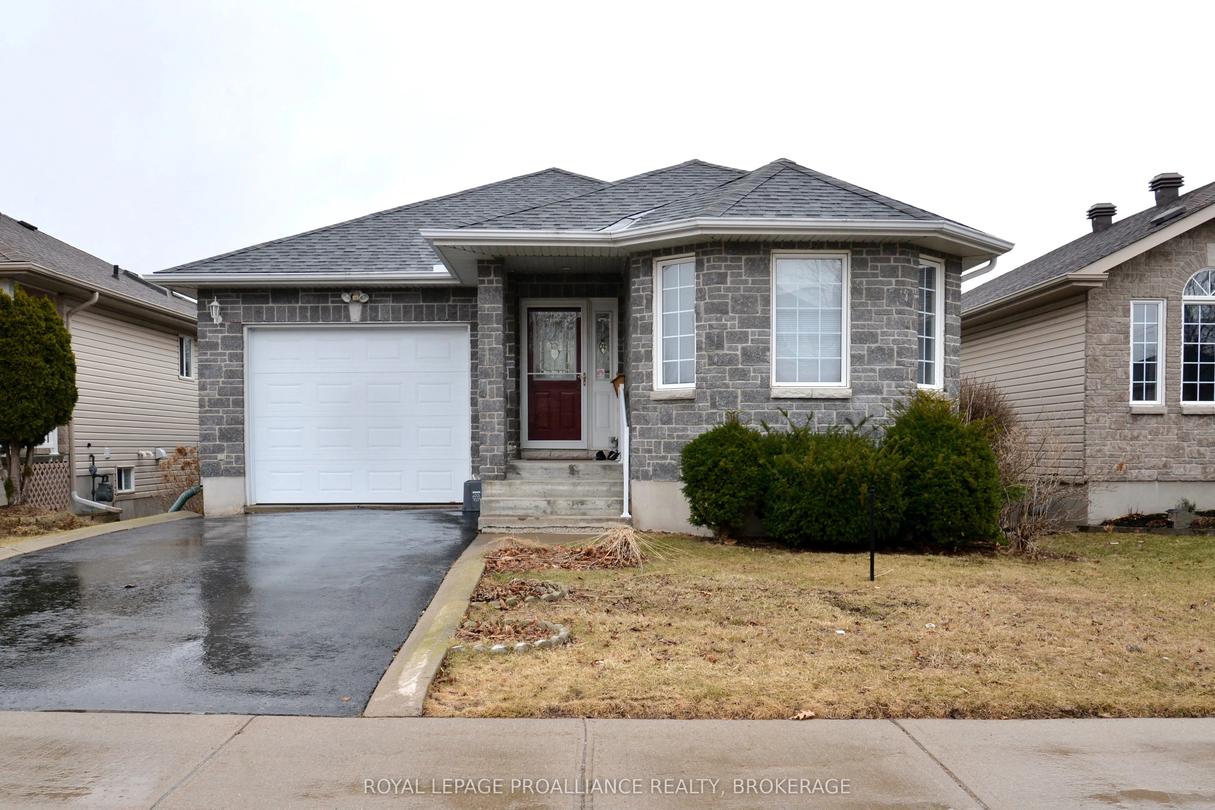 752 Tanner Drive, Kingston, ON K7M 9G7