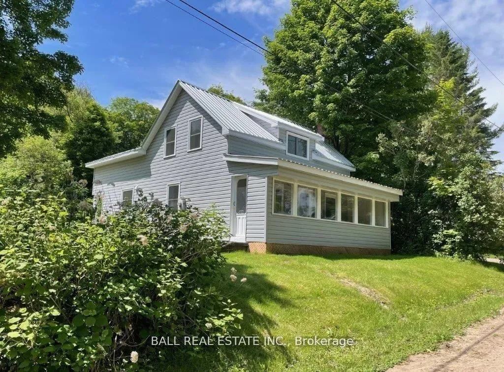 17 Battelle Road, Bancroft, ON K0L 1C0
