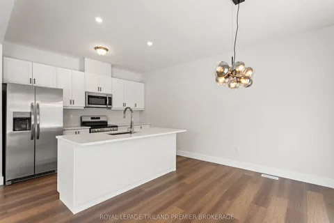 2683 BOBOLINK Lane, London, ON N6M 0J9