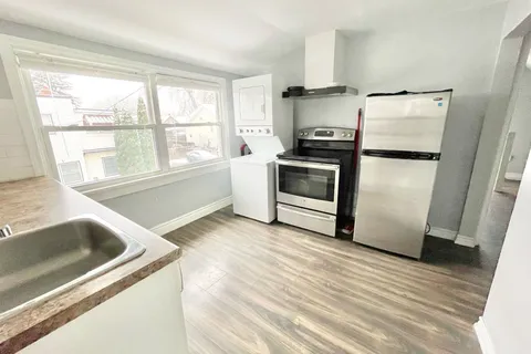 23 St Patrick Street, St. Catharines, ON L2R 1J8