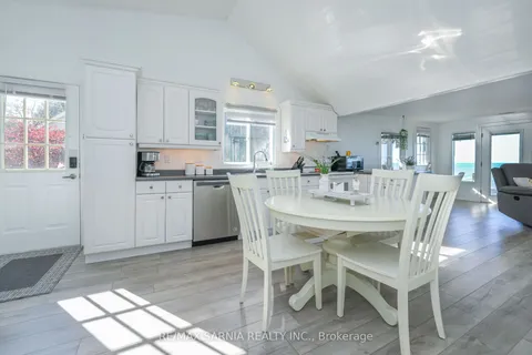 5322 Broadview Avenue, Lambton Shores, ON N0N 1J7
