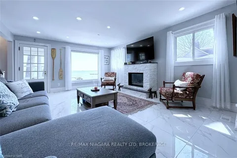 15 OAKRIDGE Crescent, Port Colborne, ON L3K 2T3