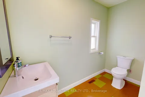301 Horton Street, London, ON N6B 1L2