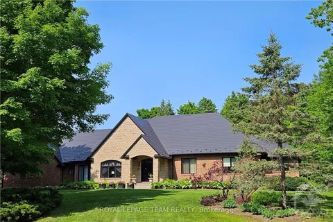 5849 QUEENSCOURT Crescent, Manotick - Kars - Rideau Twp and Area, ON K4M 1K3