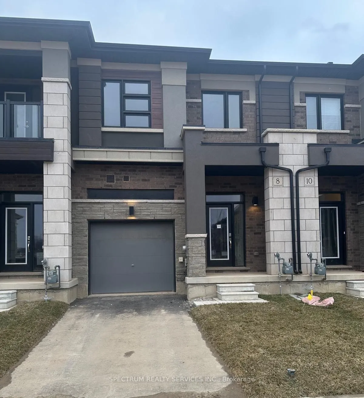 8 Dennis Avenue, Brantford, ON N3V 0C1